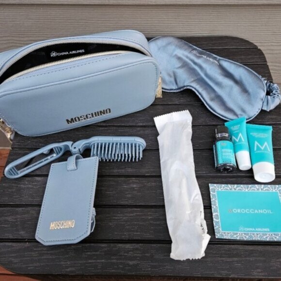 [New] China Airlines X Moschino Business Class Travel Set Amenity Kit - Picture 5 of 6